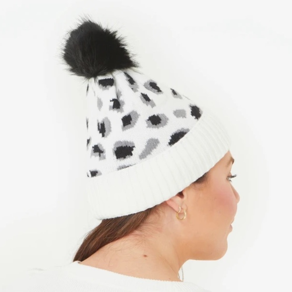 Leopard Beanie with Faux Fur Snap Pom